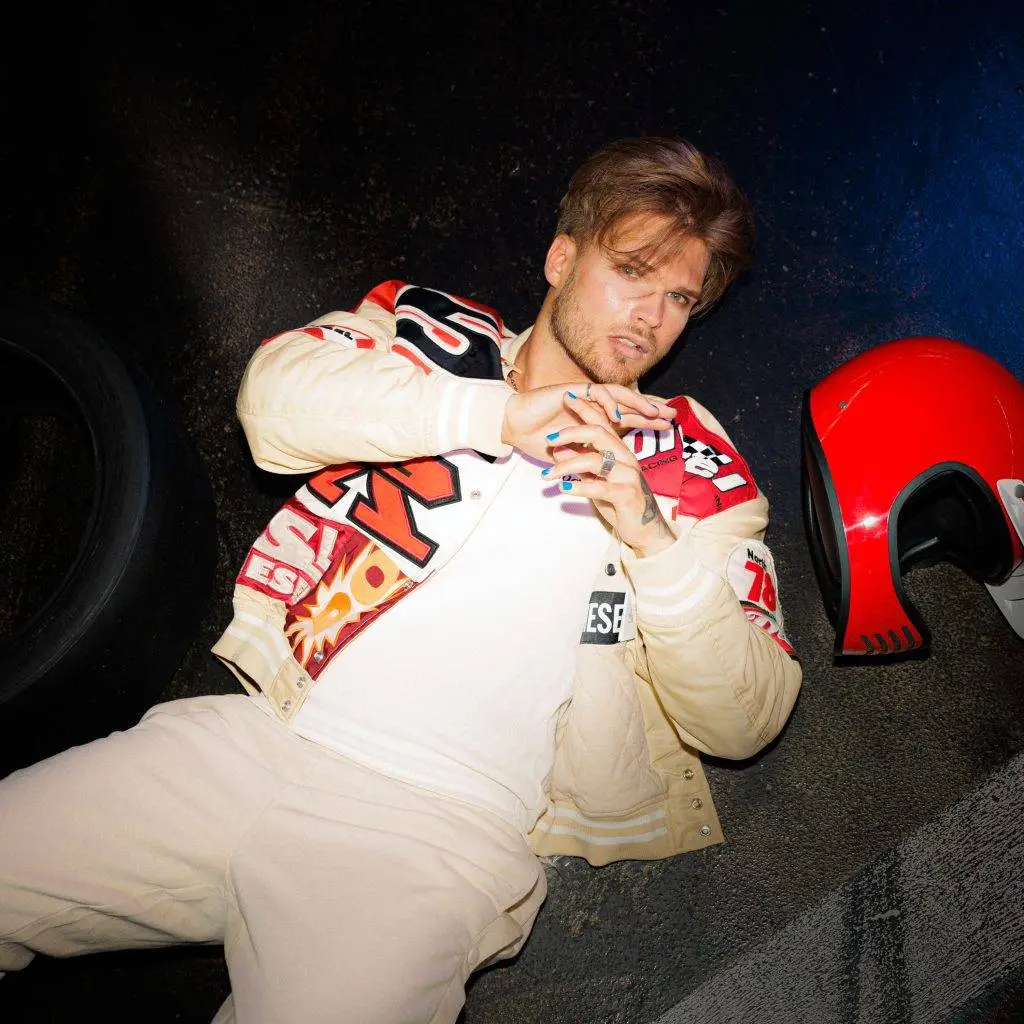 Coverbild von YOSU zur Single „Crush“